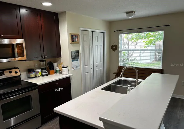 Photo 3 of Townhouse for sale at 5085 Kingscrest Ln, Oviedo, FL 32765 | MLS# O6428469 | Listing updated on 2026-09-16