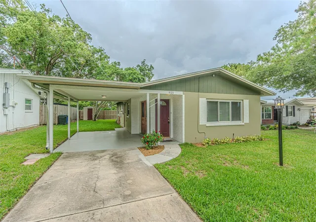 2nd image of 925 Cedarwood Ave, Dunedin, FL 34698 | MLS# TB8533135