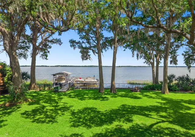 Photo 1 of Single family home for sale at 1000 N Lakeshore Blvd, Howey In The Hills, FL 34737 | MLS# O6428479 | Listing updated on 2026-08-24