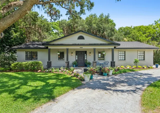 Photo 2 of Single family home for sale at 1000 N Lakeshore Blvd, Howey In The Hills, FL 34737 | MLS# O6428479 | Listing updated on 2026-08-24