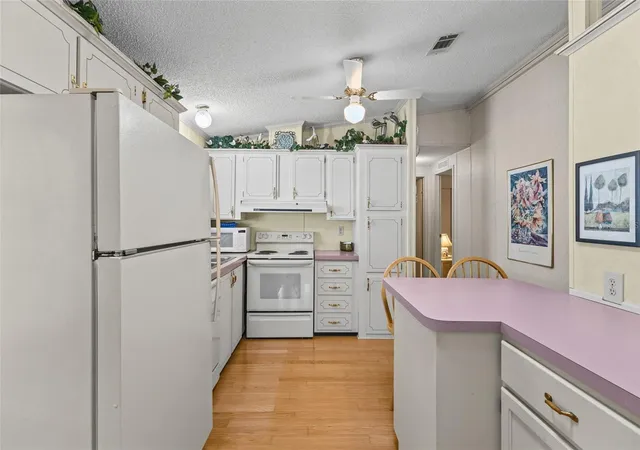 Photo 4 of Manufactured home for sale at 10315 Cortez Rd W #26J, Bradenton, FL 34210 | MLS# TB8533146 | Listing updated on 2026-09-13