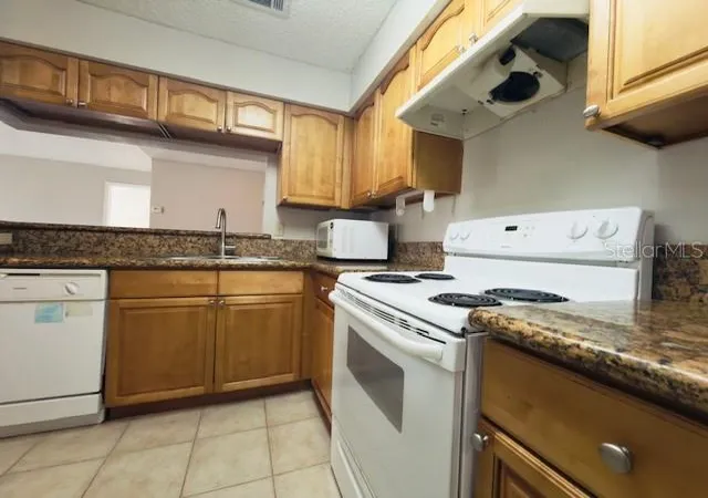 Photo 3 of Condo for sale at 224 Afton Sq #8-301, Altamonte Springs, FL 32714 | MLS# O6428501 | Listing updated on 2026-10-07