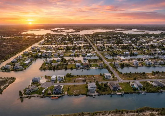 3rd image of 3302 Turks Cap Dr, Hernando Beach, FL 34607 | MLS# W7888021
