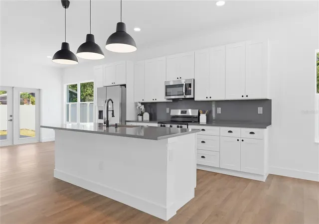 3rd image of 5111 68th Street N, Saint Petersburg, FL 33709 | MLS# TB8533173
