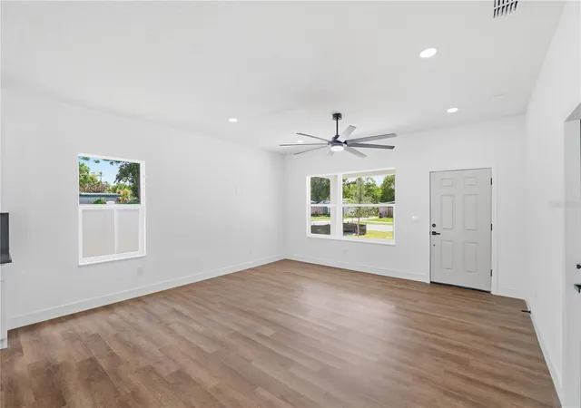 5th image of 5111 68th Street N, Saint Petersburg, FL 33709 | MLS# TB8533173
