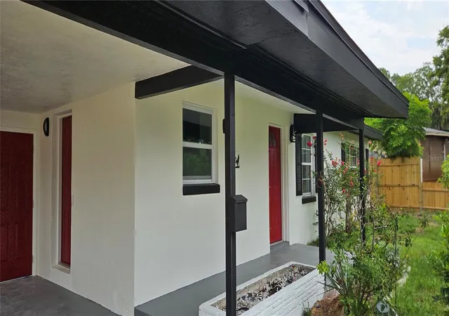 Photo 2 of Single family home for sale at 1304 Hillcrest Dr, Daytona Beach, FL 32114 | MLS# V4950423 | Listing updated on 2026-08-07