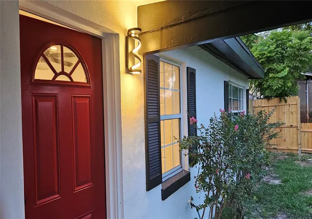 Photo 3 of Single family home for sale at 1304 Hillcrest Dr, Daytona Beach, FL 32114 | MLS# V4950423 | Listing updated on 2026-08-07