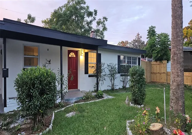 Photo 3 of Single family home for sale at 1304 Hillcrest Dr, Daytona Beach, FL 32114 | MLS# V4950423 | Listing updated on 2026-08-07