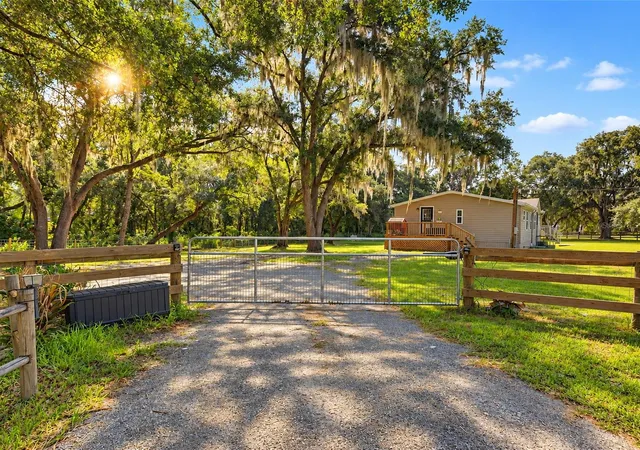 Photo 2 of Manufactured home for sale at 3935 Ewell Rd, Lakeland, FL 33811 | MLS# TB8533183 | Listing updated on 2026-09-21