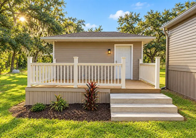 Photo 3 of Sale Pending at 3935 Ewell Rd, Lakeland, FL 33811 | MLS# TB8533183 | Listing updated on 2026-10-27