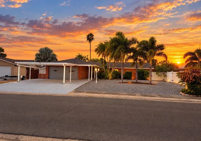 Single family home for sale at 6512 King Palm Wy, APOLLO BEACH, FL 33572 | MLS# TB8533192