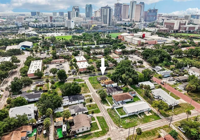 Photo 1 of Single family home for sale at 1002 W Nassau St, Tampa, FL 33607 | MLS# TB8533198 | Listing updated on 2026-08-27