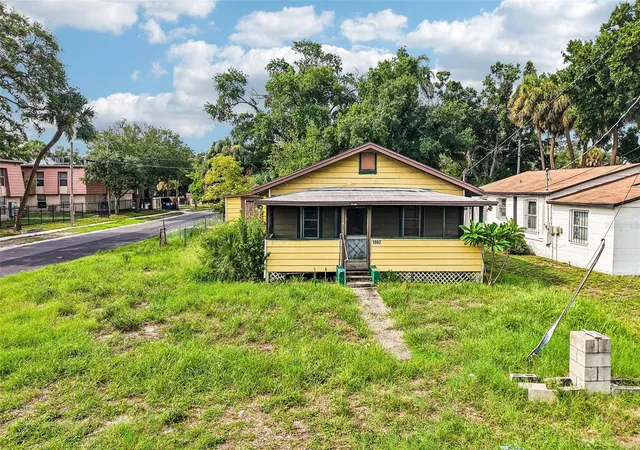 Photo 2 of Single family home for sale at 1002 W Nassau St, Tampa, FL 33607 | MLS# TB8533198 | Listing updated on 2026-08-27