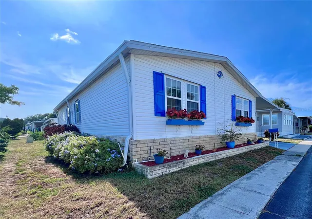 Photo 2 of Manufactured home for sale at 51 Pindo Palm St E, Largo, FL 33770 | MLS# TB8533199 | Listing updated on 2026-09-23