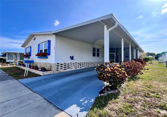 Photo 3 of Manufactured home for sale at 51 Pindo Palm St E, Largo, FL 33770 | MLS# TB8533199 | Listing updated on 2026-09-23