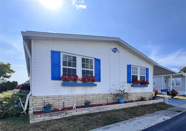 Photo 4 of Manufactured home for sale at 51 Pindo Palm St E, Largo, FL 33770 | MLS# TB8533199 | Listing updated on 2026-09-23