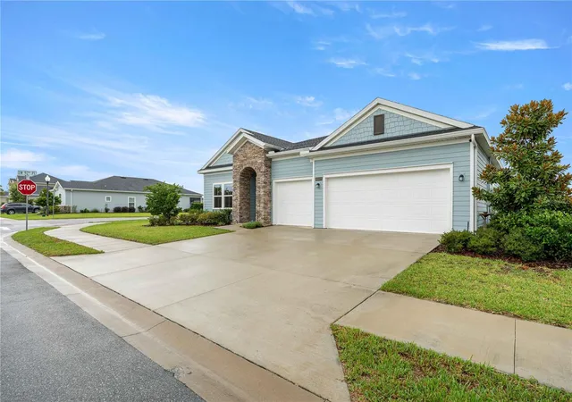 Photo 3 of Single family home for sale at 9332 Sw 58th Circle, Ocala, FL 34476 | MLS# OM729272 | Listing updated on 2026-10-08