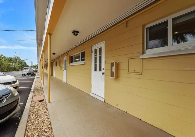 3rd image of 2155 Wood St, Sarasota, FL 34237
