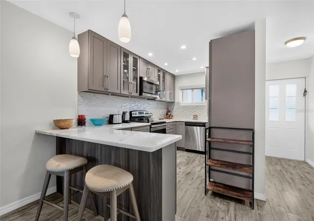 5th image of 2155 Wood St, Sarasota, FL 34237