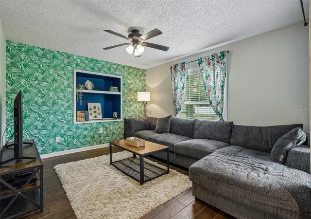 3rd image of 4717 W Prescott St, Tampa, FL 33616 | MLS# TB8533217