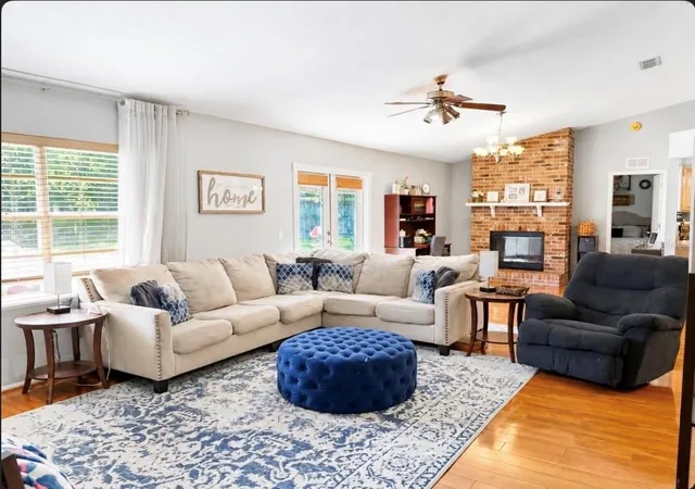 Photo 2 of Single family home for sale at 561 Astoria Dr, Deland, FL 32724 | MLS# V4950430 | Listing updated on 2026-09-28