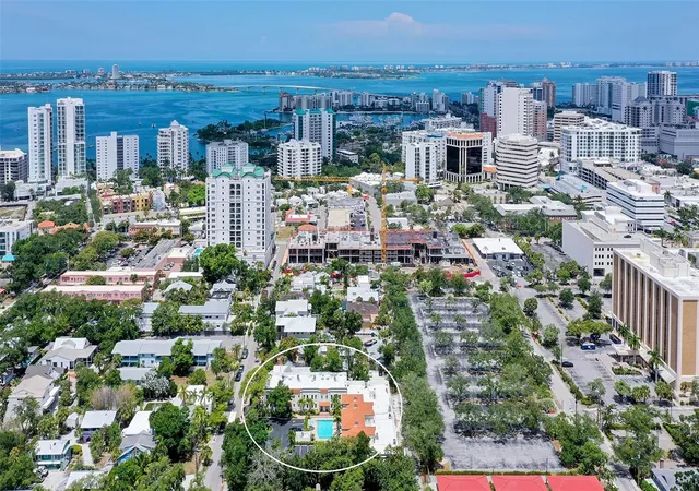 3rd image of 1685 Laurel St, Sarasota, FL 34236