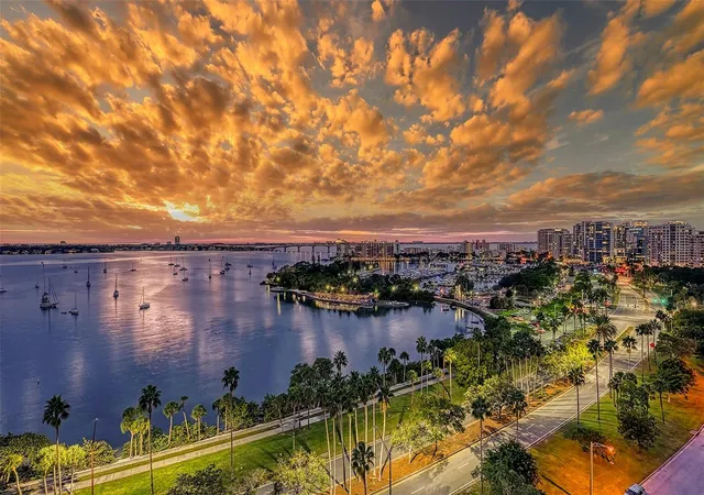 2nd image of 1685 Laurel St, SARASOTA, FL 34236