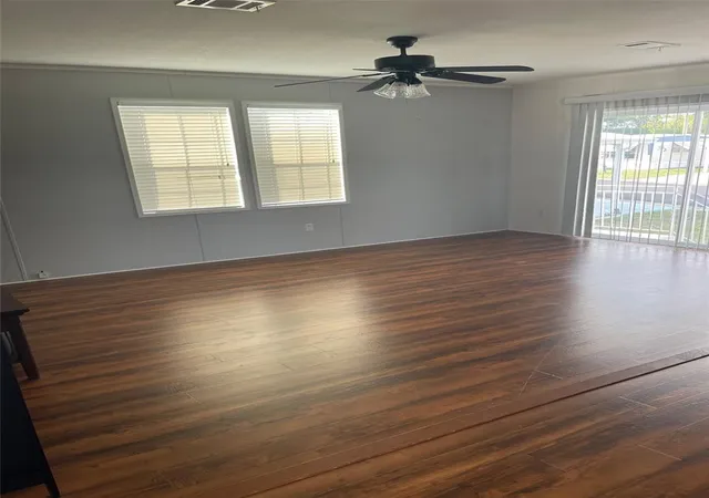 Photo 2 of Manufactured home for sale at 3301 Doreen Dr, Ellenton, FL 34222 | MLS# A4701220 | Listing updated on 2026-08-10