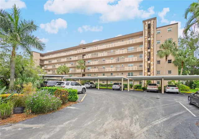 1st image of 3620 Ironwood Cir #302O, Bradenton, FL 34209 | MLS# A4701222