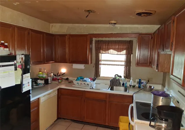 Photo 3 of Single family home for sale at 1208 Beatrice Dr, Orlando, FL 32810 | MLS# O6428601 | Listing updated on 2026-09-06