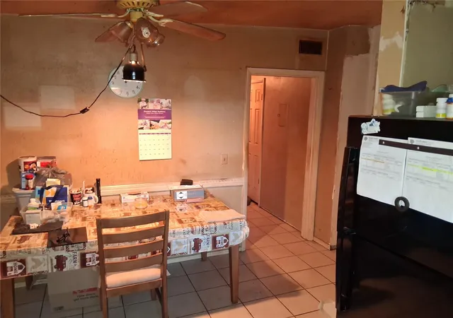 Photo 4 of Single family home for sale at 1208 Beatrice Dr, Orlando, FL 32810 | MLS# O6428601 | Listing updated on 2026-09-06