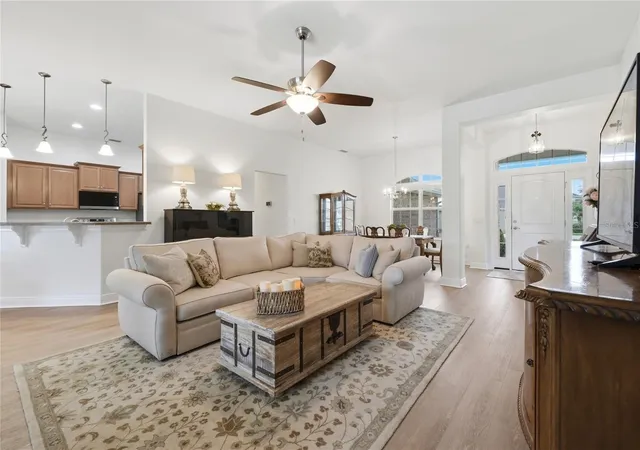 5th image of 1676 Doves View Cir, Auburndale, FL 33823 | MLS# L4963851