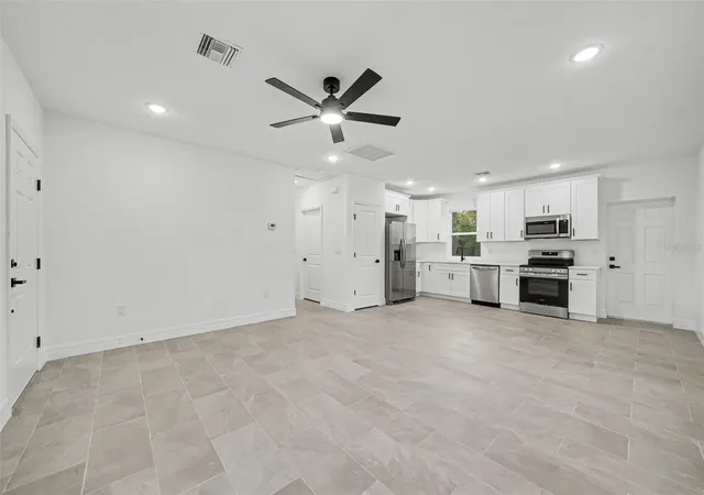 Photo 3 of Single family home for sale at 2922 W Perry Rd, Avon Park, FL 33825 | MLS# TB8533263 | Listing updated on 2026-09-26