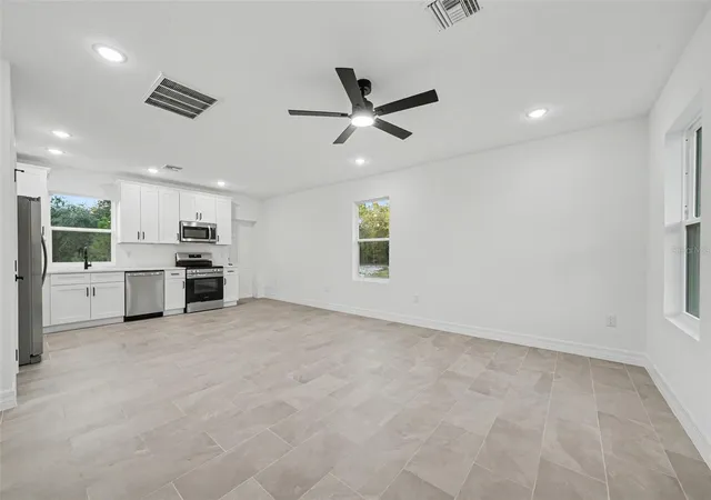 Photo 4 of Single family home for sale at 2922 W Perry Rd, Avon Park, FL 33825 | MLS# TB8533263 | Listing updated on 2026-09-26