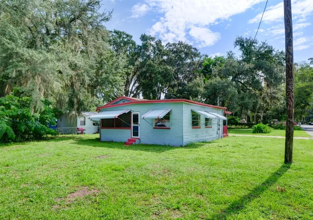 Photo 3 of Single family home for sale at 813 Northwest 5th St, Webster, FL 33597 | MLS# G5115614 | Listing updated on 2026-09-29