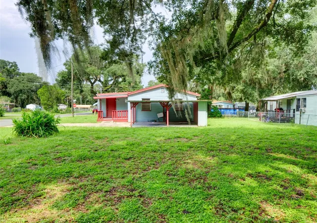 Photo 2 of Single family home for sale at 813 Northwest 5th St, Webster, FL 33597 | MLS# G5115614 | Listing updated on 2026-09-29