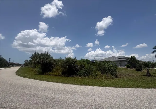 Photo 4 of Land for sale at 10571 Poughkeepsie Cir, Port Charlotte, FL 33981 | MLS# A4701235 | Listing updated on 2026-10-14