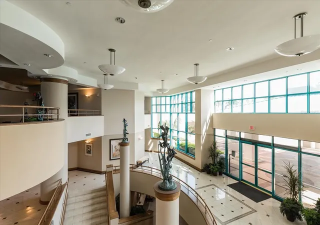 3rd image of 1560 Gulf Blvd #1101, Clearwater Beach, FL 33767 | MLS# TB8533279
