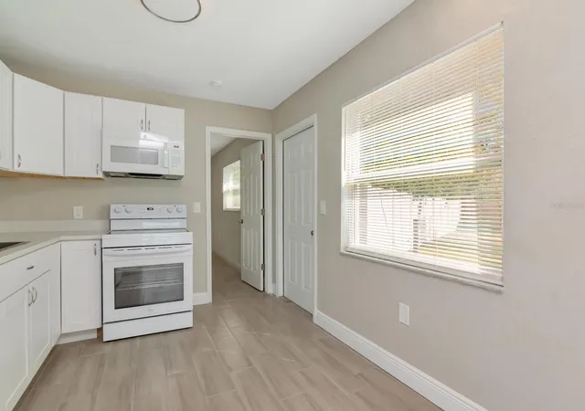 4th image of 1207 62Nd Ave E, Bradenton, FL 34203 | MLS# TB8533283