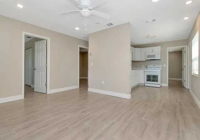 5th image of 1207 62Nd Ave E, Bradenton, FL 34203 | MLS# TB8533283