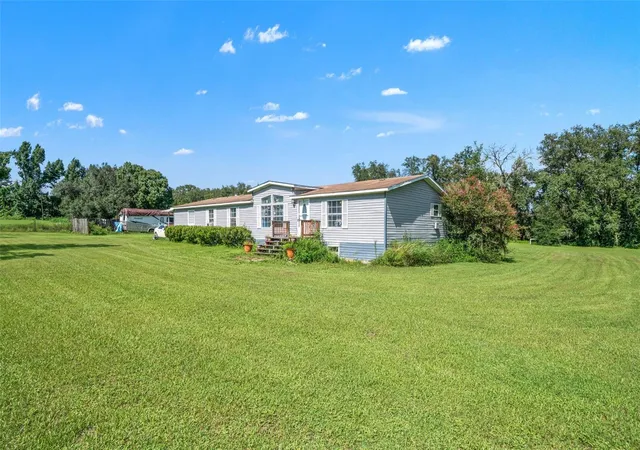4th image of 8512 Hamster Dr, Zephyrhills, FL 33540 | MLS# W7888028
