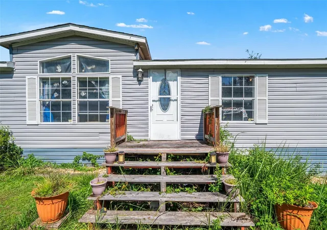 5th image of 8512 Hamster Dr, Zephyrhills, FL 33540 | MLS# W7888028