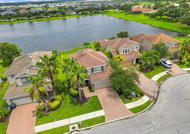 Photo 2 of Single family home for sale at 8478 Nandina Dr, Sarasota, FL 34240 | MLS# A4701240 | Listing updated on 2026-09-08