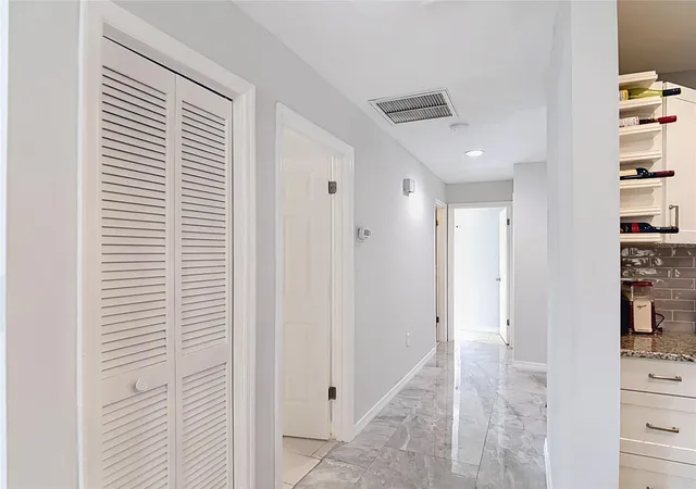 Listing Photo 4 - Condo for sale in building located at 1716 Lakeside Dr, Venice, FL 34293 - Unit #1714B