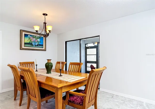 Listing Photo 5 - Condo for sale in building located at 1716 Lakeside Dr, Venice, FL 34293 - Unit #1714B