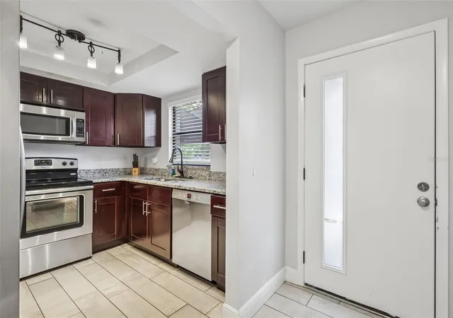 Listing Photo 4 - Condo for sale in building located at 2417 W Stroud Ave, TAMPA, FL 33629
