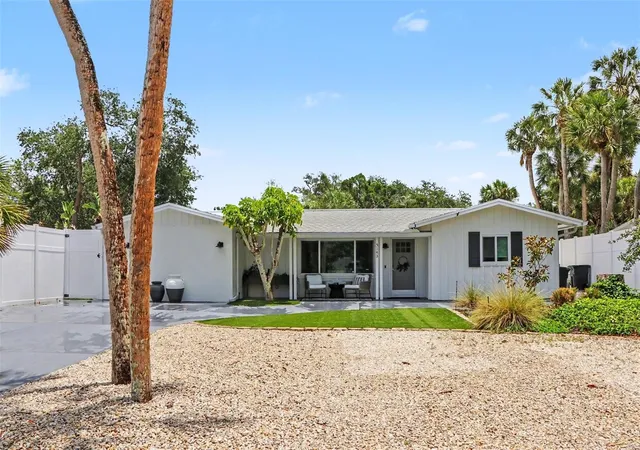 Photo 5 of Single family home for sale at 5143 Sandy Beach Ave, Sarasota, FL 34242 | MLS# TB8533327 | Listing updated on 2026-08-02