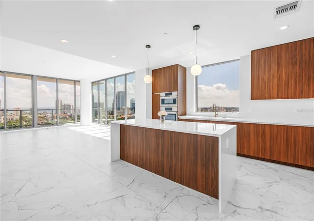 Photo 4 of Condo for sale at 777 3rd Avenue N #1605, Saint Petersburg, FL 33701 | MLS# TB8533340 | Listing updated on 2026-10-16