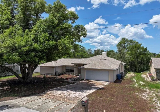 Photo 3 of Single family home for sale at 5137 Montford Cir, Spring Hill, FL 34606 | MLS# TB8533345 | Listing updated on 2026-10-15