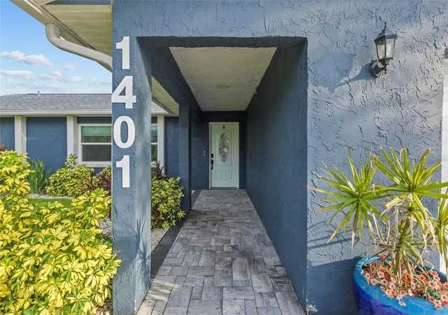 4th image of 1401 Georgetowne Dr, Sarasota, FL 34232 | MLS# A4701255
